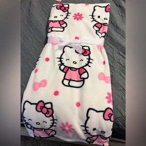 BNWT Hello Kitty Flower Blanket